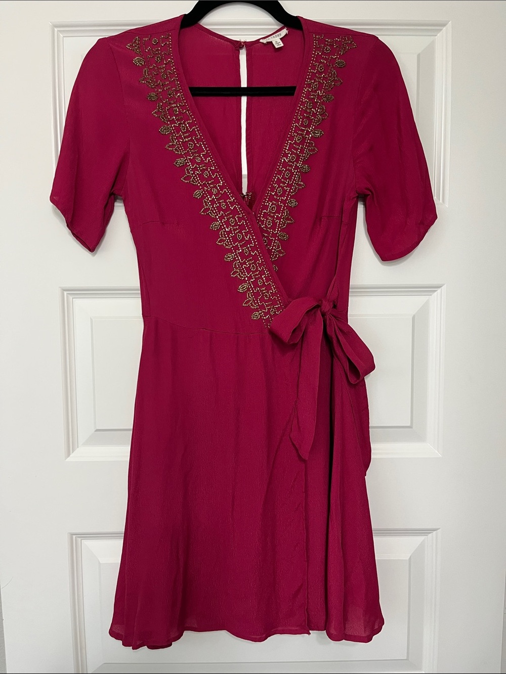 En crème Dark Pink Beaded Wrap Dress with Side Tie